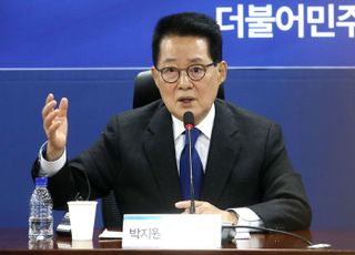 박지원 "나경원, 출마 미적거리다 양손 떡 다 놓쳐…정면 돌파해야"