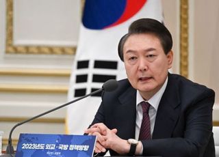 尹 지지율 39.3%…與 내부갈등에 5주 만에 30%대로 하락 [리얼미터]