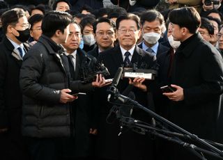 이재명 또 소환에 민주당 '발칵'…"설 밥상에 올리려는 검찰 언플"