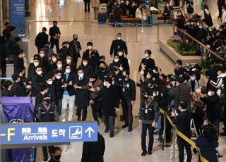 '대북송금' 의혹 김성태, 인천공항 도착