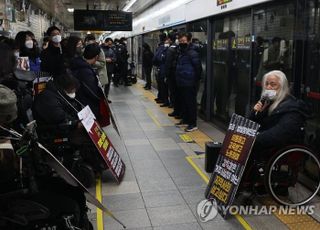 전장연, 오세훈과 면담 불발…20일 지하철 시위 재개