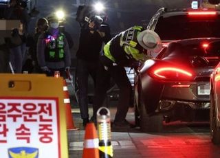 설 연휴 '음주운전' 30대…택시·전봇대 들이받아 4명 부상