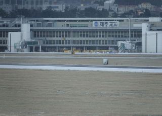 ‘폭설‧강풍’ 제주공항 160여편 항공기 결항