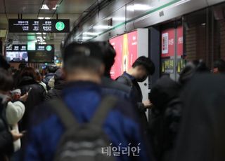 "도대체 지하철에서는 마스크 어떻게 하라는 건가?"…서울시 홍보 강화