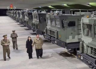 “김정은, 김여정 신경쓰는 리설주 위해 딸 공개”