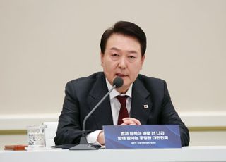 난방비 폭탄에…尹대통령 지지율 3주 연속 하락해 37.0% [리얼미터]