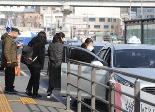 서울 중형택시 기본요금 인상...'공공요금 인상 러시'