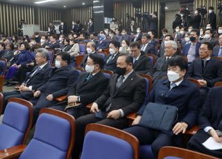 민주당, '이상민 장관 탄핵' 당론 보류…"강성파에 휘둘리지 말자"