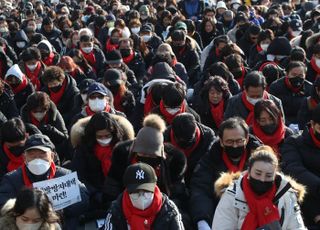 '이태원 참사 희생자를 기리는 묵념'