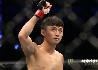 ‘통한의 감점’ 최두호, UFC 복귀전서 무승부