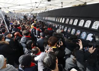 이태원참사 유족, 서울시와 대치…'대한문 분향소 사태' 재현되나 