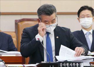 민주당 정무위원단, 유병호 직권남용 혐의로 고발