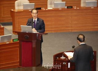 한덕수 총리 "한일 관계, 과거 집착하기 보다 미래 향해 가야"