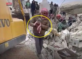 튀르키예 강진에도 새 생명 탄생...무너진 건물서 신생아 구조했다(영상)