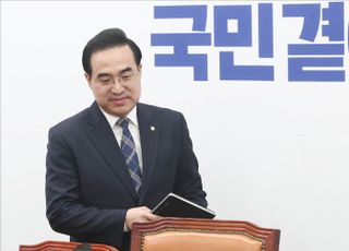 정책조정회의 참석하는 박홍근 더불어민주당 원내대표