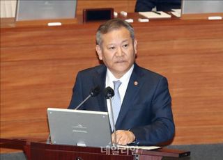 탄핵 이상민 장관, 관용차·비서 없이 지내고…행안부는 '장관 공백' 부심