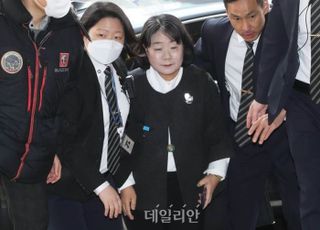 '후원금 횡령' 윤미향 벌금 1500만원 선고…의원직 상실위기 면해