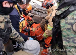 [속보] 한국 긴급구호대, 튀르키예서 생존자 2명 추가 구조