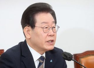 [속보] 이재명 "검사독재정권의 헌정 파괴, 의연하게 맞서겠다"