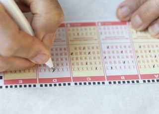 '18억 복권 당첨' 아내에게 숨기고 전처에 집 선물한 中 남편, 결국