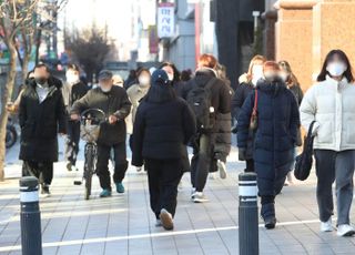 찬바람에 다시 꺼내입은 패딩, 아침 기온 뚝