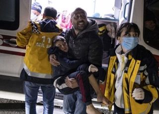 2주 만에 튀르키예-시리아 6.3 지진…최소 8명 사망 690여명 부상