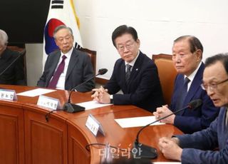 민주 상임고문단 "이재명 체포동의안 부결해야"…李에 힘 싣기