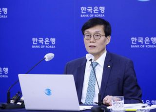 이창용 "금리동결, 높은 불확실성 반영…물가경로 확인 시점"