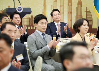 尹대통령 "순방 땐 중기·벤처 기업인들과 동행…백방으로 뛰겠다"