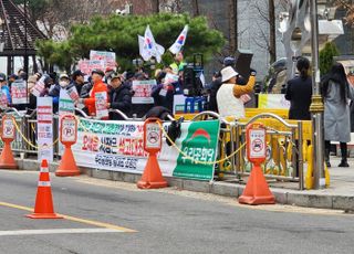 서울시 "서울광장 분향소 자진철거하면 어떤 가능성도 열어놓고 협상 임할 것" 