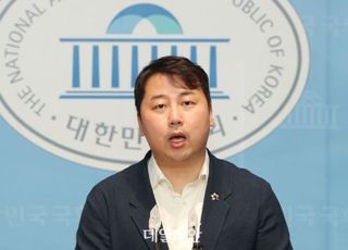 웹소설 게재 논란에…장예찬 "소설 내용으로 공격받다니 어이없어"