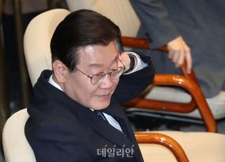 민주당 총선 위협되는 이재명 ‘대표직’ 고수 작전