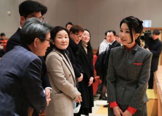 김건희 여사, 서울맹학교 입학식에 참석해 "여러분들의 새롬이가 되겠다"