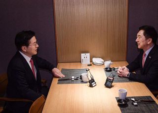 전당대회 후 첫 회동하는 김기현-황교안 