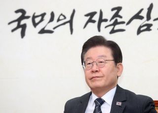 흔들리는 '이재명 지도부' 리더십, '정국 주도권' 잡기로 출구 모색