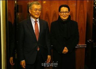 박지원, 문재인과 회동…"당헌 80조 삭제 검토, 괜한 불씨" 주장도