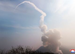 [속보] "전술핵무기 공중폭발"…김정은, 핵반격 전술훈련 지도