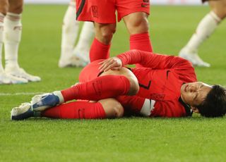콜롬비아 선수들의 '계속되는 태클'...고통스러워 하는 손흥민