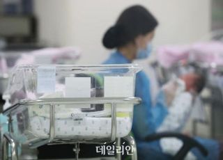 "하나만 낳자"…출생아 중 첫째아 비중 63% '역대 최고'