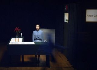 [D:영화 뷰] '시각 강조·재해석→무대 그대로' 스크린의 연극 원작 활용법