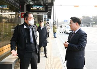 강수현 양주시장, 대중교통 출근길 버스 현장서 시민과 소통