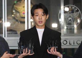 12시간 유아인 조사 경찰, 구속영장 검토…"법 심판 달게 받겠다" 50일 만에 사과문