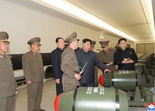 北전술핵, 김정은이 직접 공개…대대적 실전 배치되나