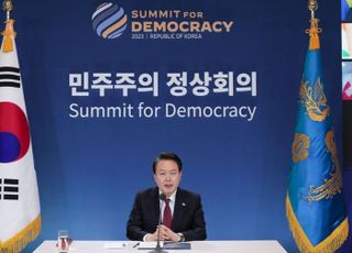 尹대통령 "가짜뉴스가 민주주의 위협"