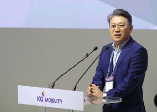 쌍용차, KG모빌리티로 '새 출발'...'첫 전기자' 공개