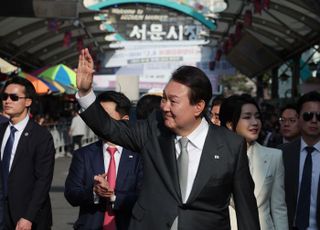 개막전 돌직구 시구한 尹, 영호남 가로지르며 '민생 대장정'…"국정 목표는 오직 국민"