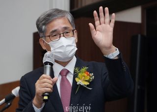 '친윤' 이용 "尹 멘토 없어…'신평發 창작물' 두고보지 않을 것"