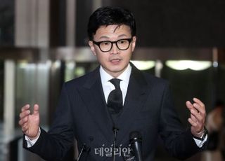 한동훈 "'돈봉투' 수사가 정치 탄압? 승부조작 수사는 스포츠 탄압인가"