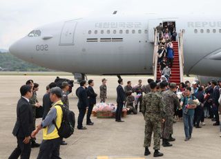 '프라미스 작전 성공'…수단 탈출 교민 28명, 군용기로 서울공항 무사 도착