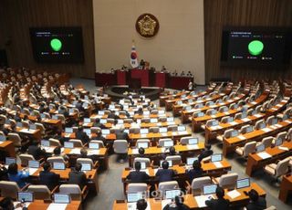 '野 직회부' 간호법 제정안, 국회 본회의 통과…與는 표결 불참